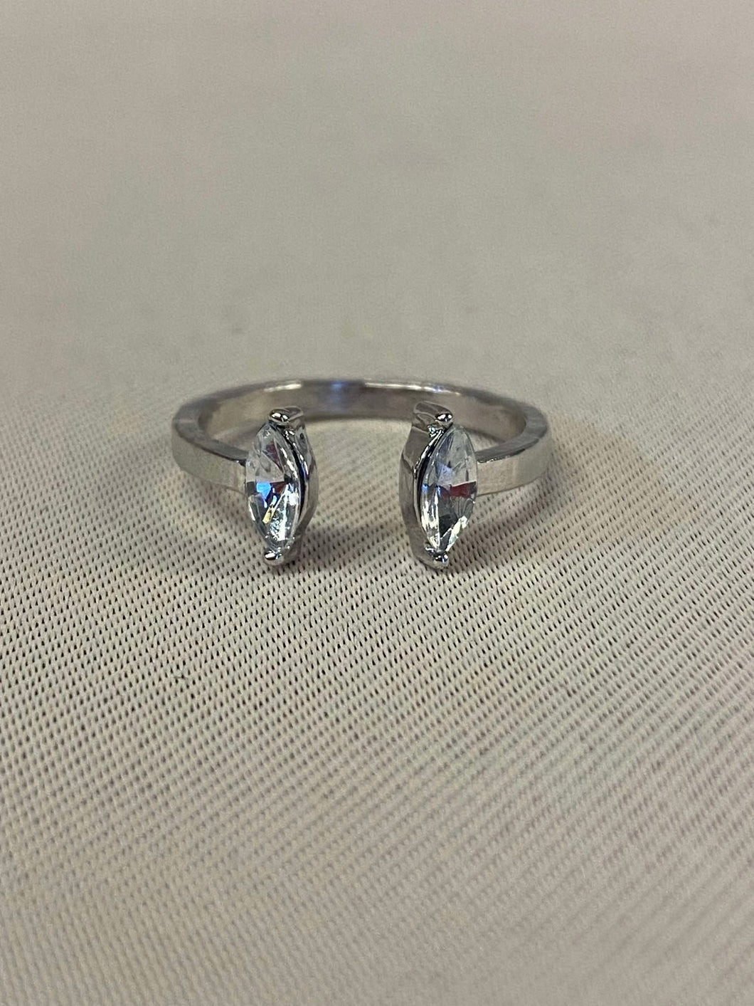 Sleek Gem ring